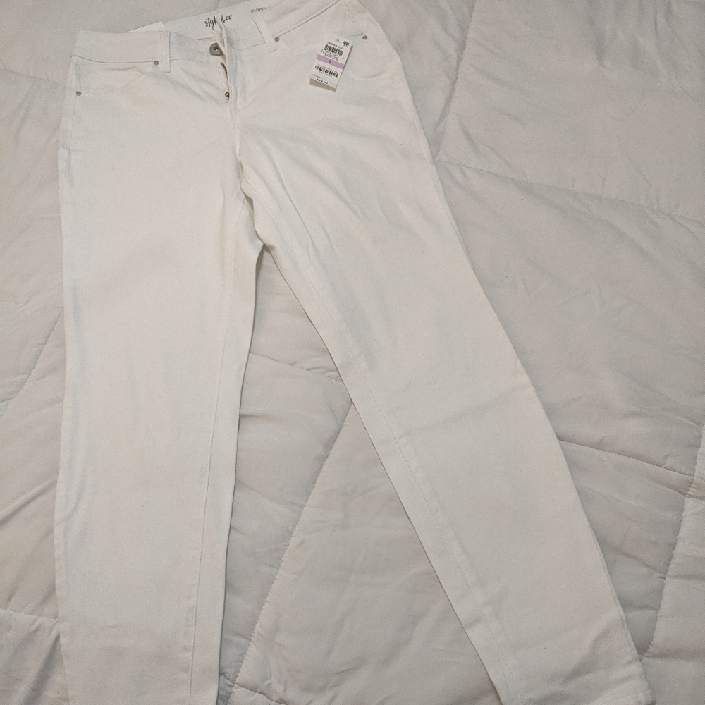 White skinny leg jeans